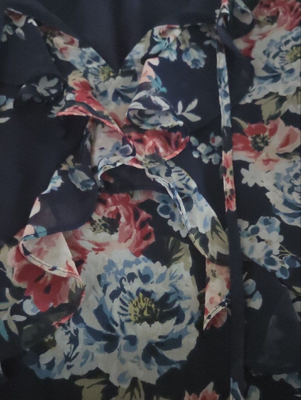 White House Black Market Navy Floral Ruffle V-Neck Blouse - Picture 3 of 5